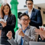 Colleghi in una riunione d'ufficio